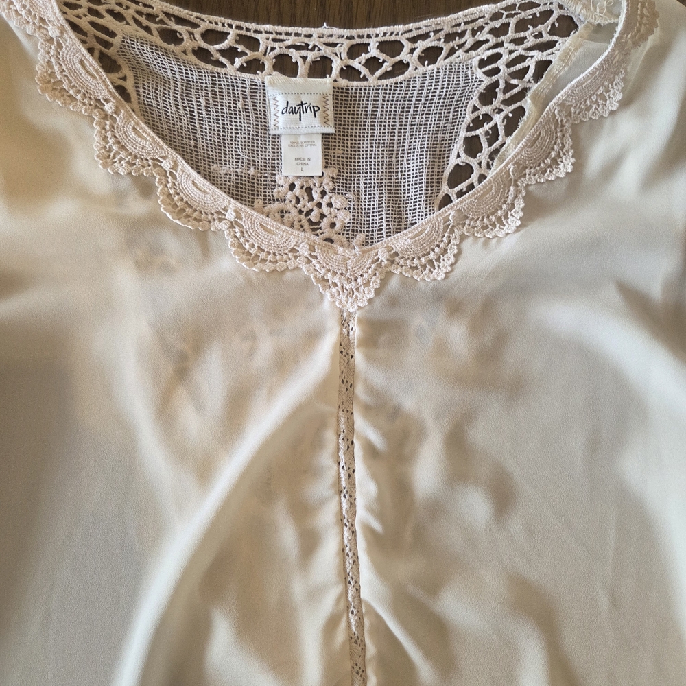 Daytrip Cream V-Neck Lace-Trim Peasant Blouse - Picture 3 of 4